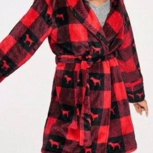 Women’s brand new women’s red black plaid Victoria’s Secret “ pink” fleece robe